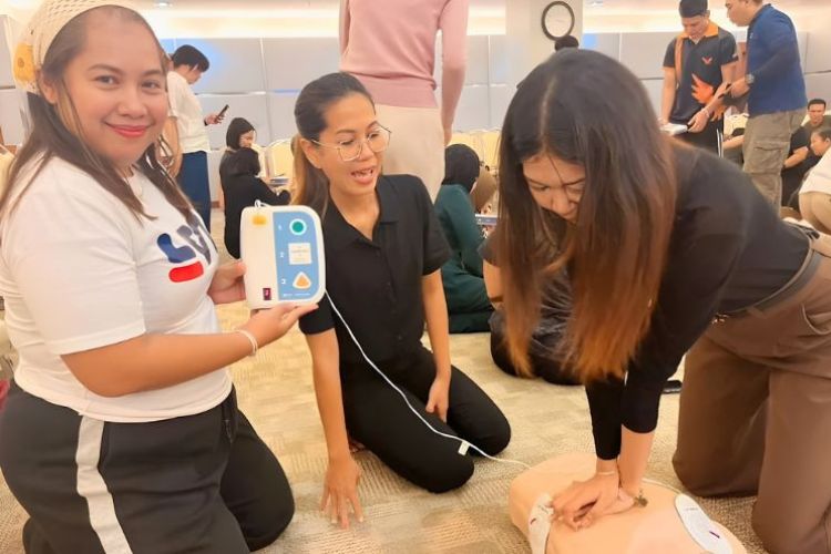 The Family Service Nanny & Babysitter