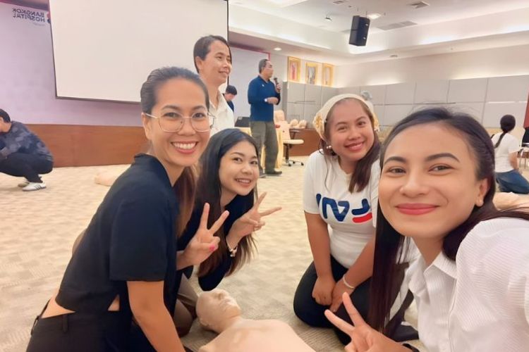 The Family Service Nanny & Babysitter