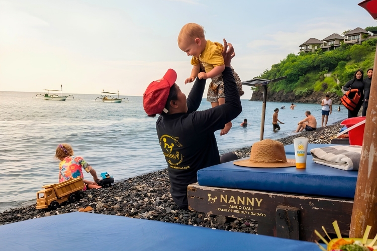 Nanny Amed Bali - Babysitting in bali