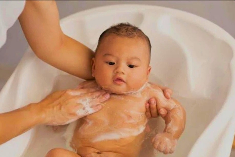 Altha mom & baby spa Jakarta - pijat bayi home care
