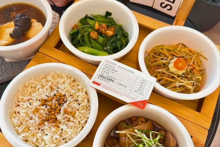 Quisine Confinement Food Delivery 
