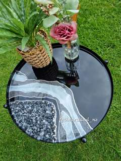 RESIN GEODE TABLE