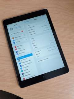 Apple iPad 6 9.7 INCH 32GB -Wifi-BLACK+free kids case
