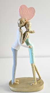 Elegant Couple Figurine – kissing couple with Heart