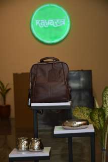 KAYASTRA Brown Bag Pack