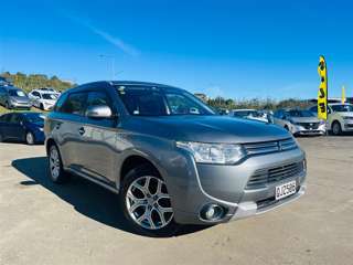 2013 Mitsubishi Outlander PHEV G, 4WD, LOW KMS, CRUISE CONTROL RV/SUV Automatic
