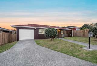 10 Tate Grove, Half Moon Bay