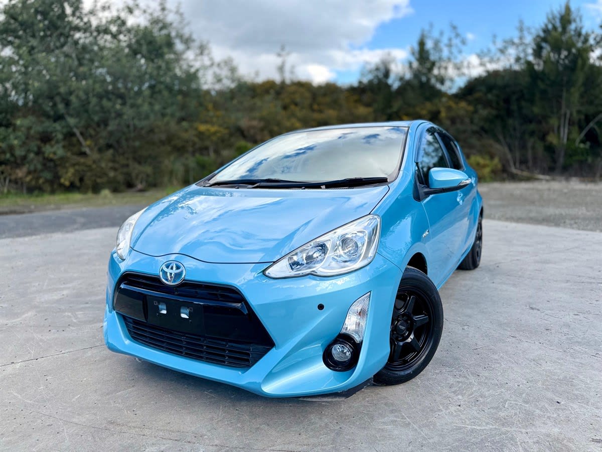 2015 Toyota Aqua Hybrid Push Start Reverse Camera Low Kms