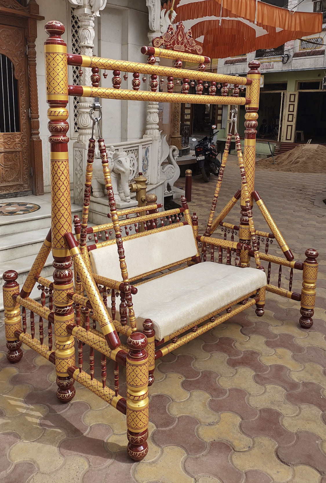 Sankehda Royal swings