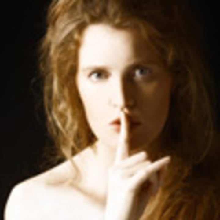 Justine Mitchell 'Magnificent' in HEDDA GABLER