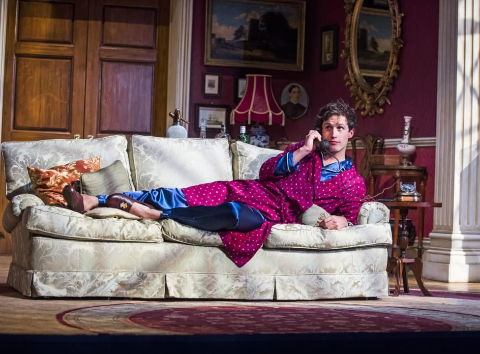 Great Reviews for WHILE THE SUN SHINES at Theatre Royal Bath
