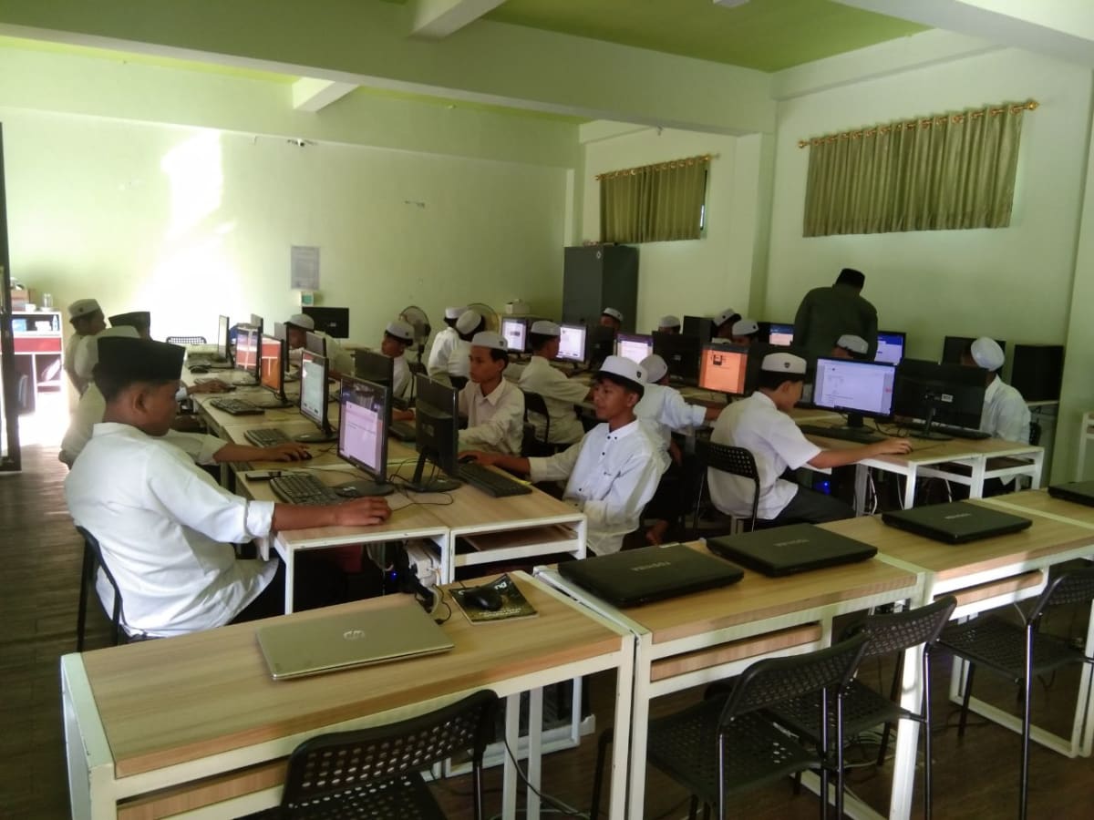 Casaba MA Zaha 1 Genggong Ikuti Seleksi PSB dengan CBT dan Baca Kitab