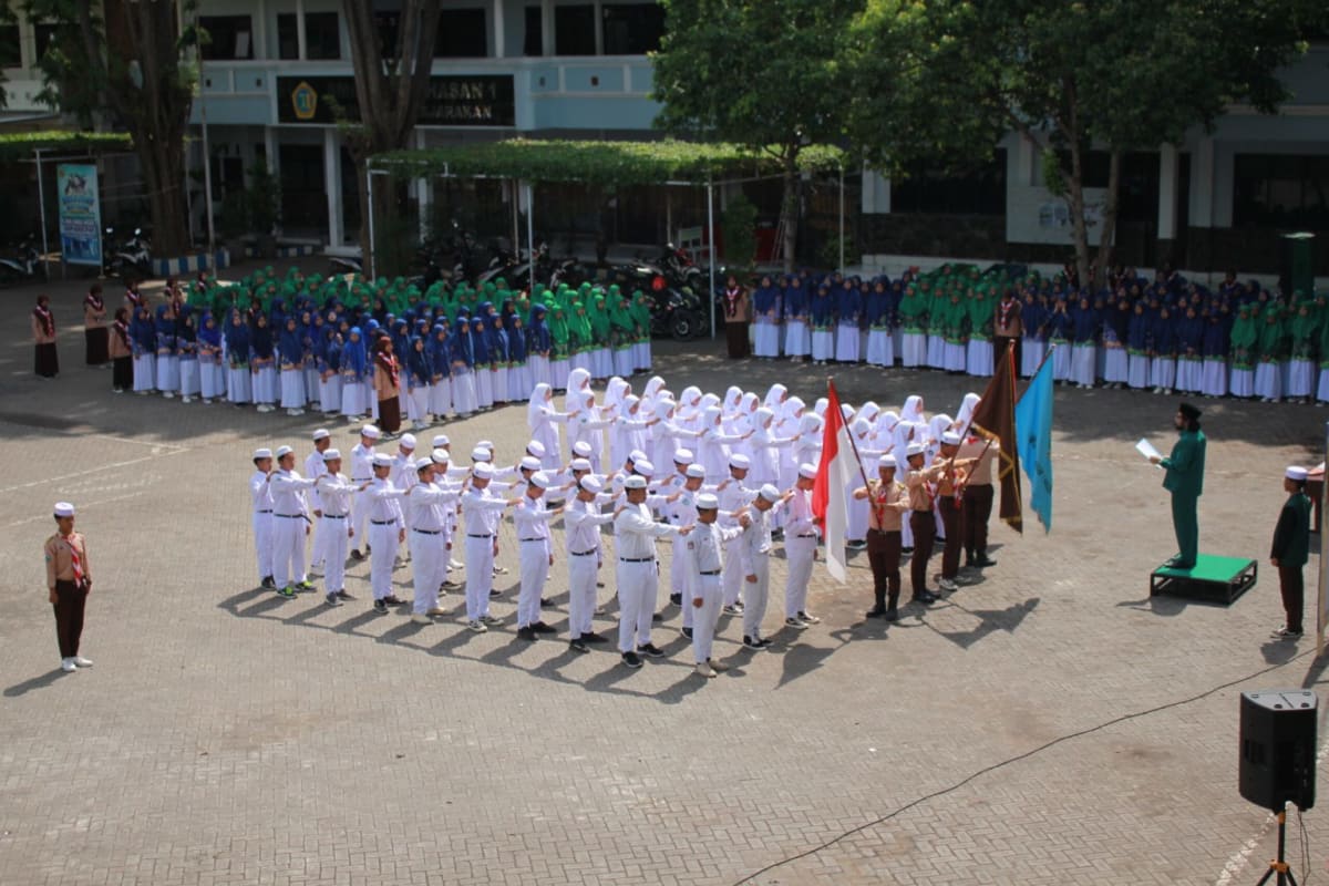Lantik OSIS Baru, Ini Harapan Kepala Madrasah
