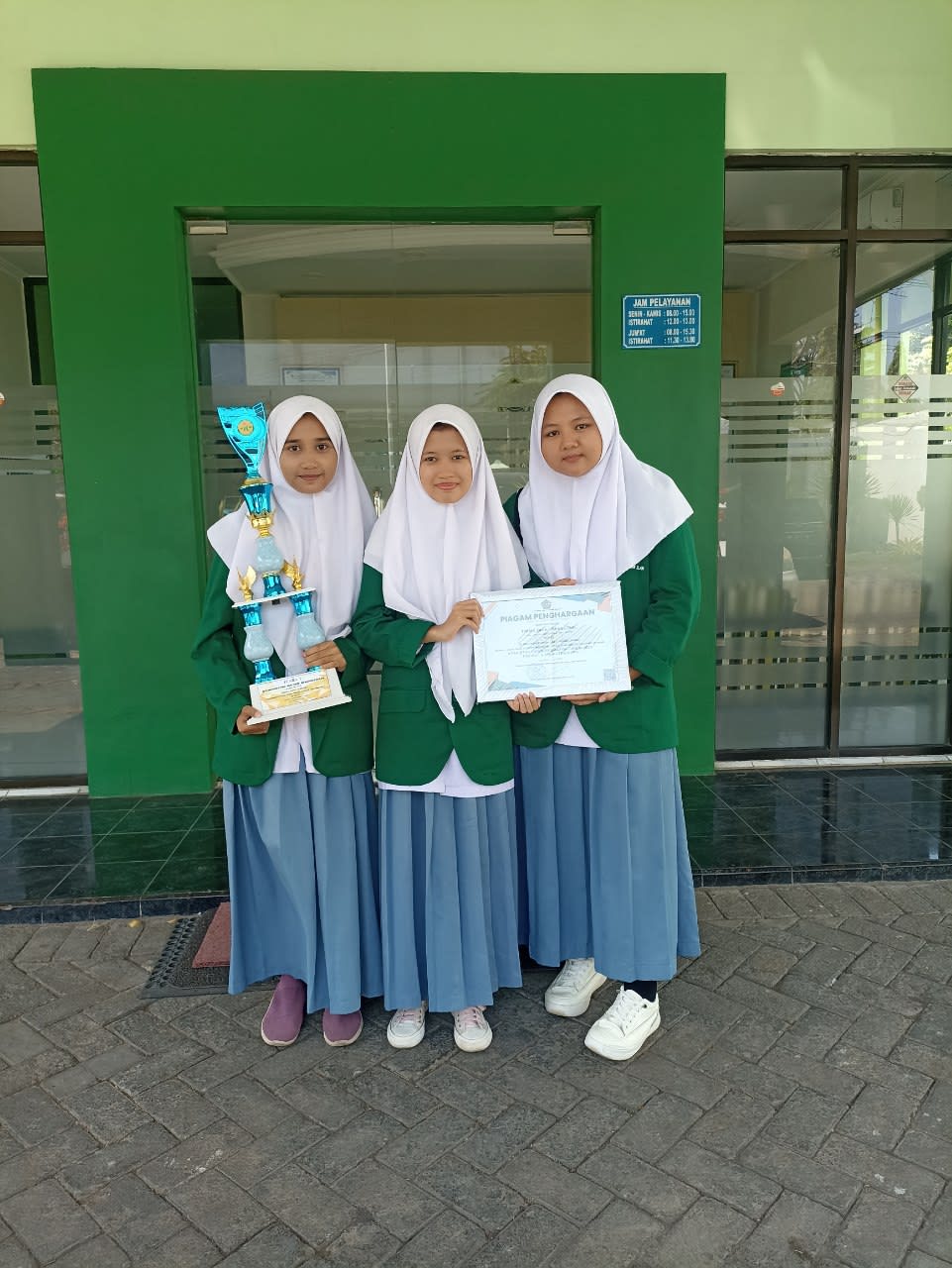 Santri MA Zaha 1 Genggong Terima Anugerah Prestasi sebagai Juara 1 Kompetisi Sains Madrasah (KSM) dari Kemenag Probolinggo