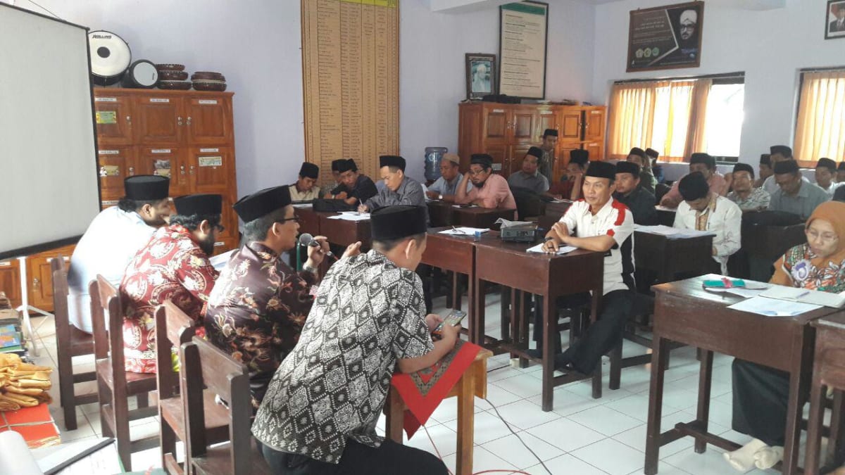 MA. ZAHA 1 Genggong memberikan reward, bagi santri prestasi dan berakhlakul karimah