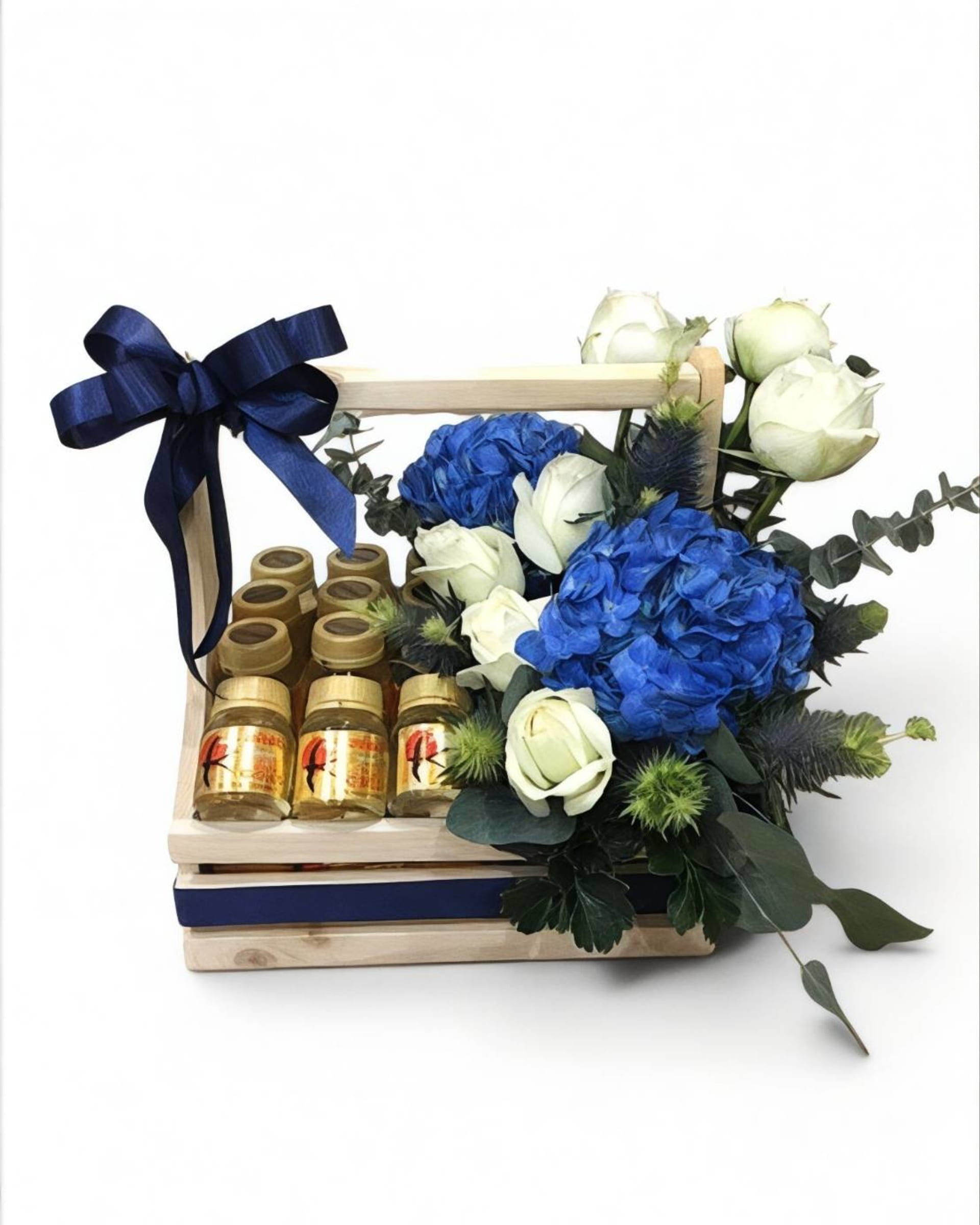 Fresh Flower & Bird's Nest Gift Set — Blue Hydrangea & White Rose with Scottish Bird's Nest