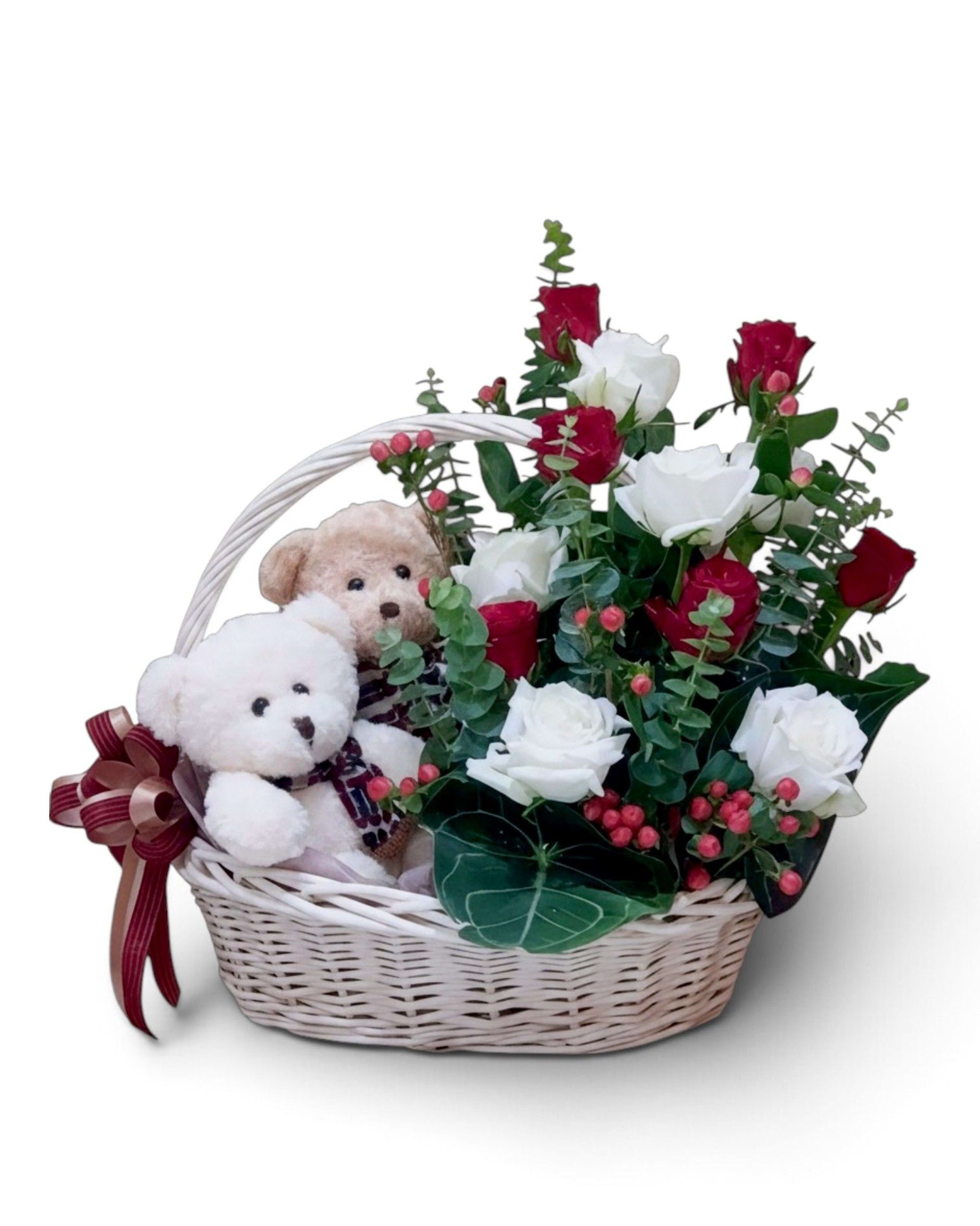 กระเช้ากุหลาบแดง-ขาวและตุ๊กตาหมีคู่ "Double Bear Love Basket"