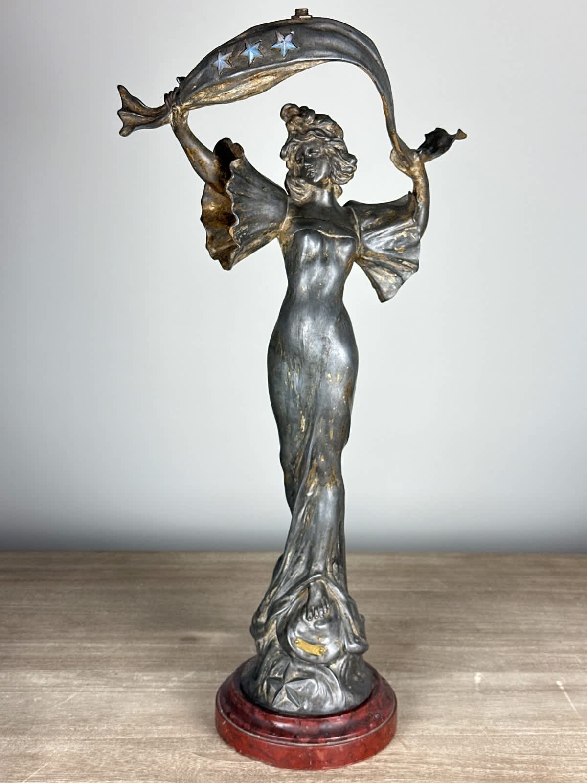 Ancienne lampe art nouveau femme Stella métal opalescent étoile Loïe Fuller 1900 - Image 1