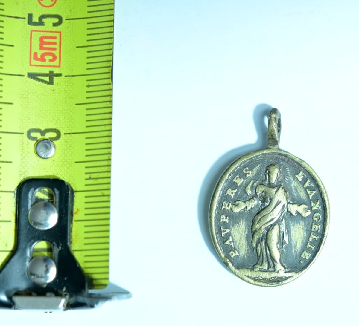 Ancienne médaille religieuse portrait d'un évangéliste Vierge Marie voile 18ème - Image 1