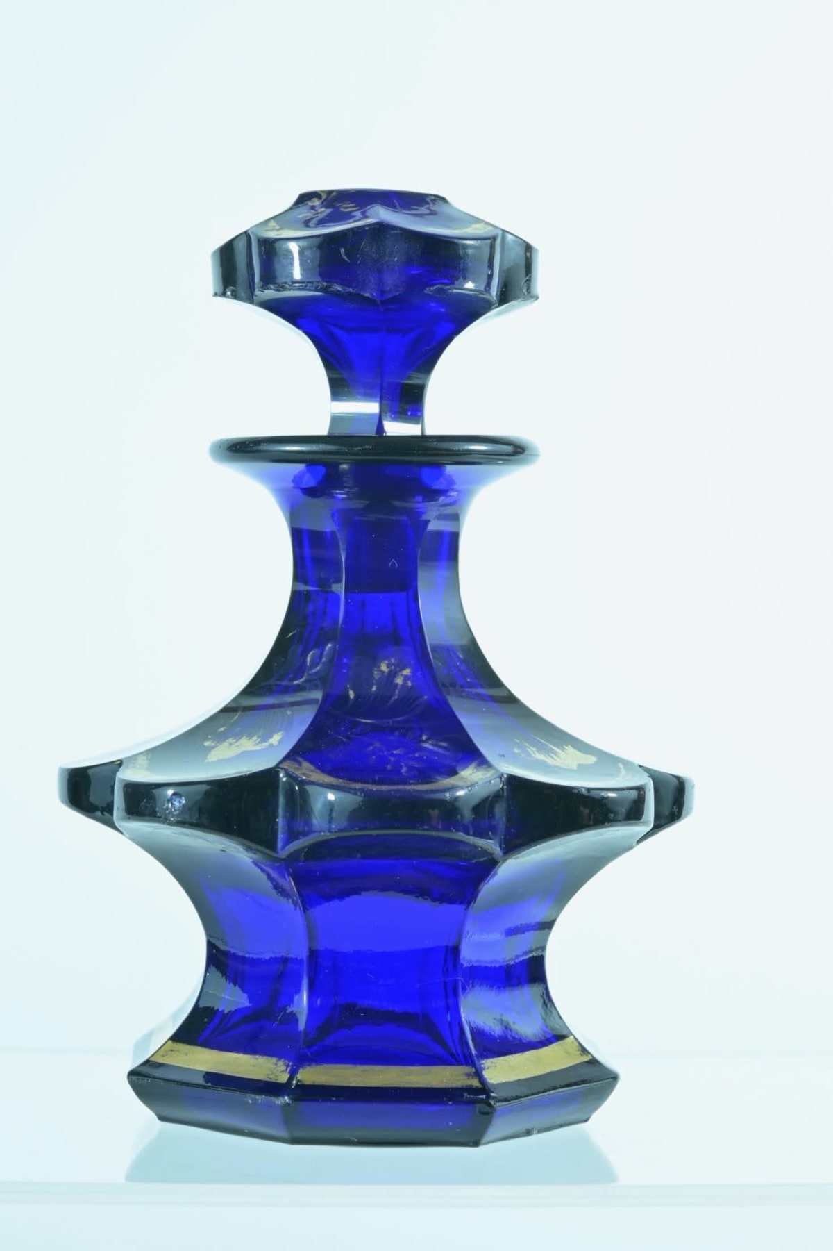 Ancien grand flacon bleu cobalt dorure collection cristal Bohême XIXe - Image 1