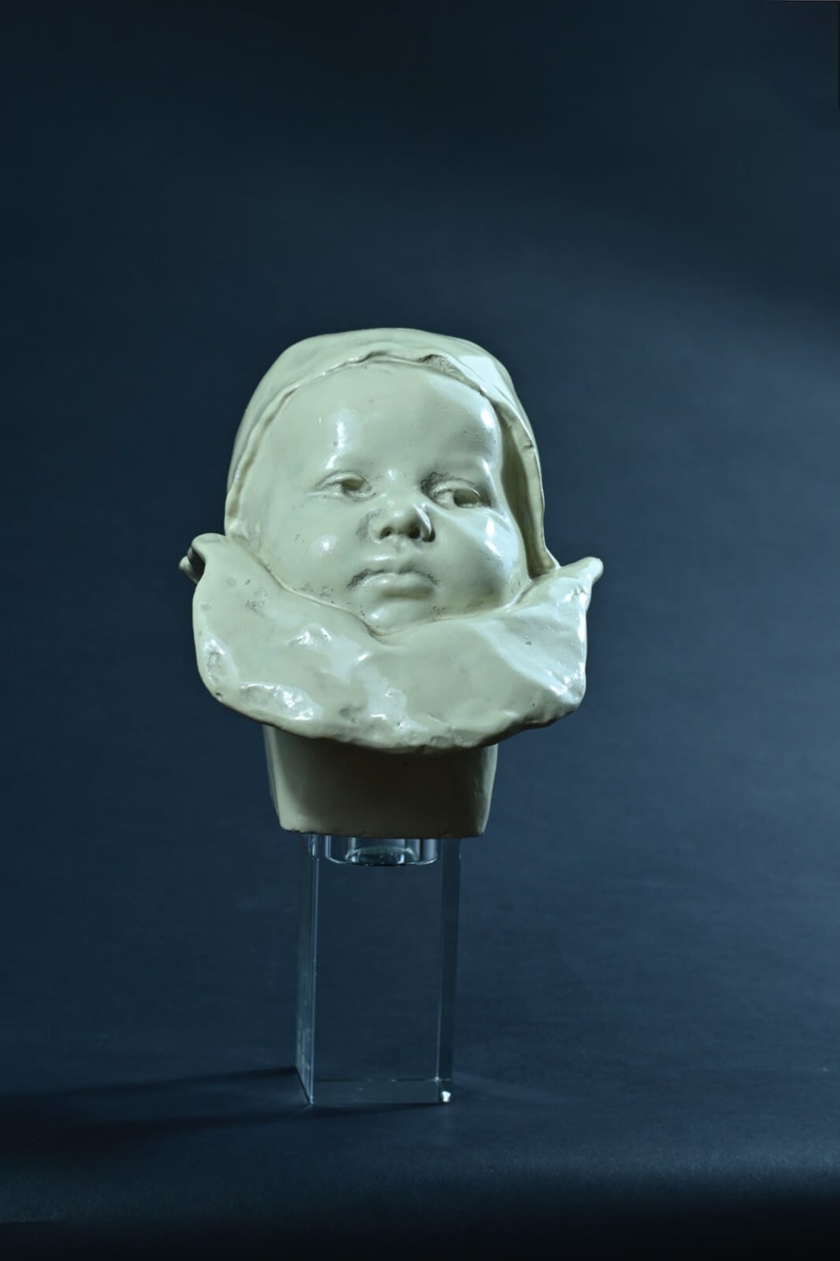 Ancien portrait de bébé à la collerette Jean Carriès art nouveau enfant 1900 - Image 1