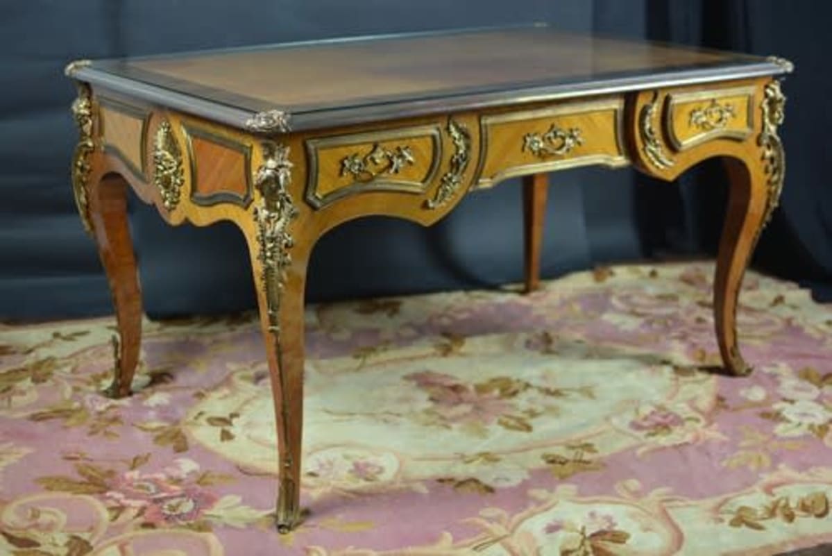 Ancien bureau plat ministre Charles Cressent Louis XV bronze doré espagnolettes - Image 1