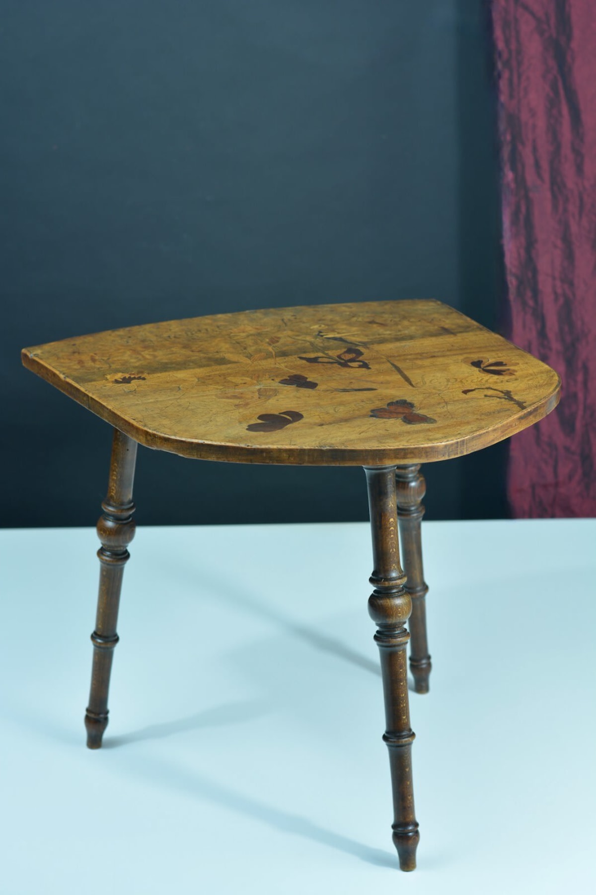 Ancienne table Emile Gallé guéridon sauterelle art nouveau Nancy devise 1900 - Image 1