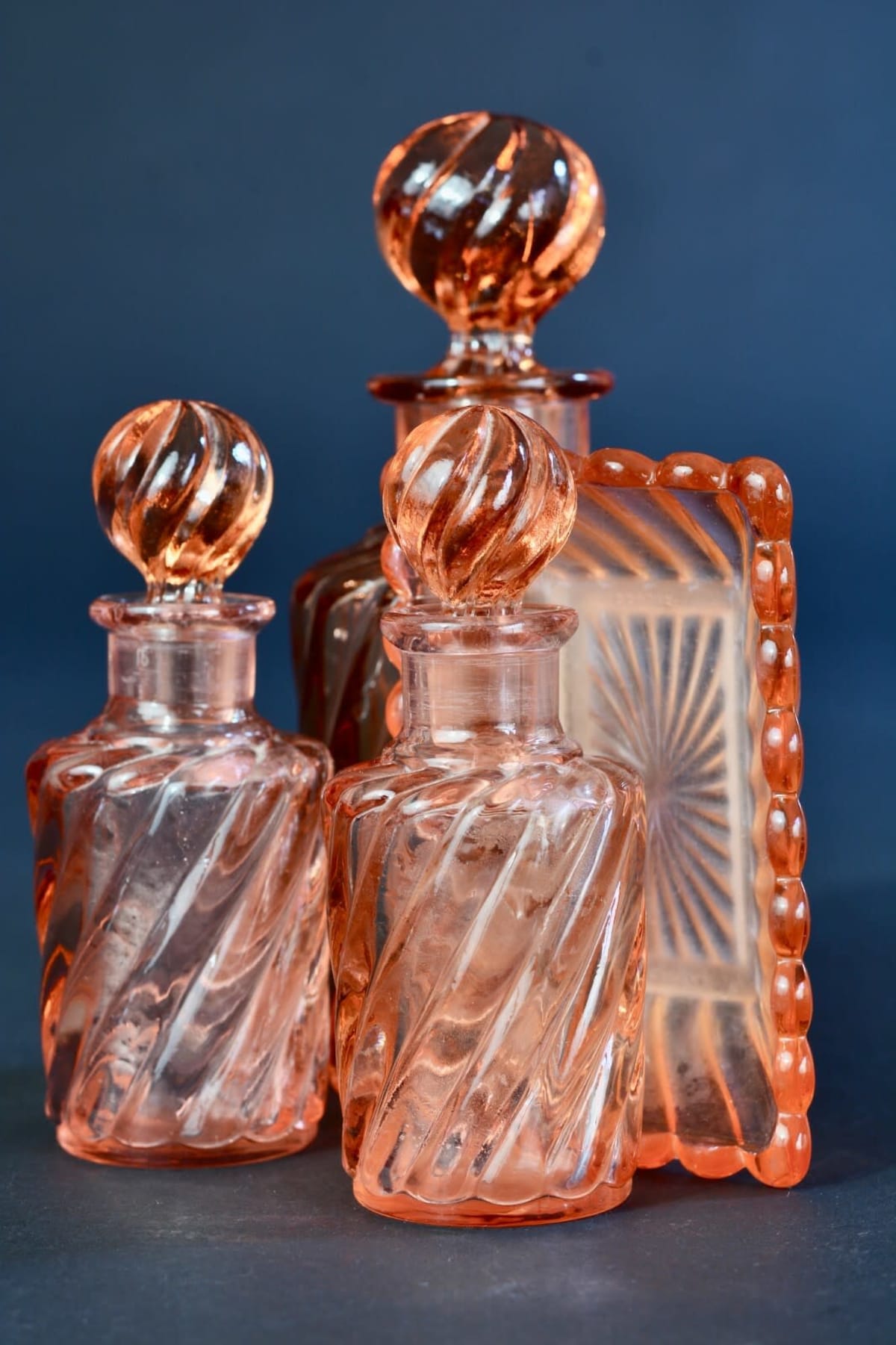 Ancienne garniture cristal de Baccarat rose Bambou porte savon flacon bouchon - Image 1