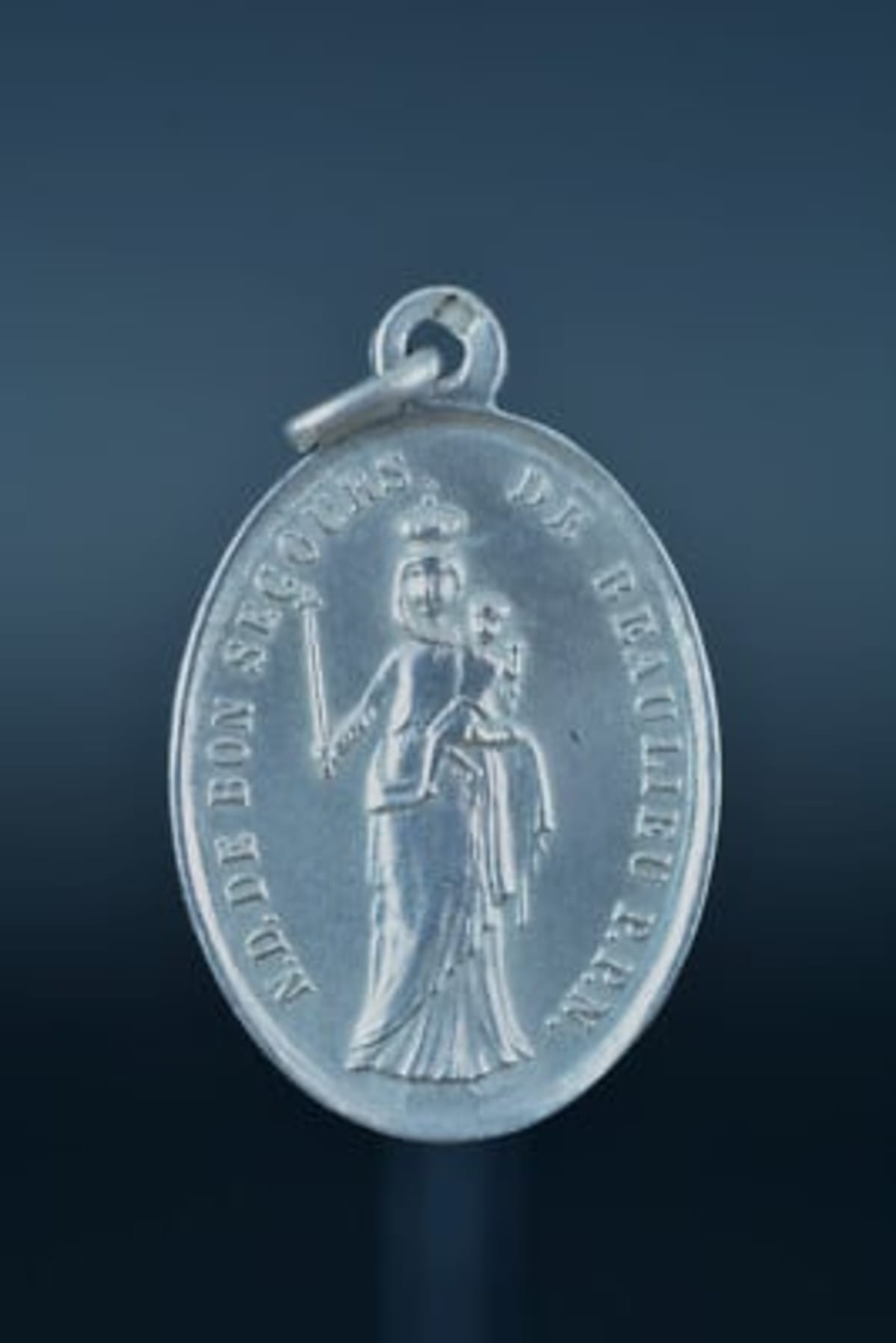 Cute French silver religious medal, pendant, Our Lady of good Help of Beaulieu - Image 1