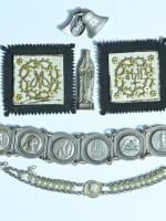 Ancien lot d'objet de dévotion médaille bracelet sequin cloche vierge argent x 8 - Miniature 1