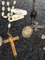 1 lot de 11 chapelets anciens croix perles verre en couleur nacre 55 cm rosary - Miniature 8