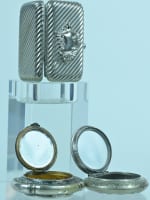 Ancienne boite pilulier Louis XVI argenté voyage féminin toilette allumette x 3 - Miniature 1