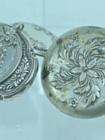 Ancienne boite pilulier Louis XVI argenté voyage féminin toilette allumette x 3 - Miniature 3