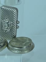 Ancienne boite pilulier Louis XVI argenté voyage féminin toilette allumette x 3 - Miniature 9