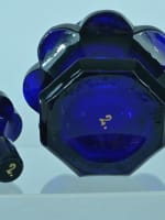 Ancien grand flacon bleu cobalt dorure collection cristal Bohême XIXe - Miniature 3