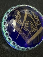 Ancien sulfure presse-papier francs-maçons maçonnique compas loge verre bleu - Miniature 6