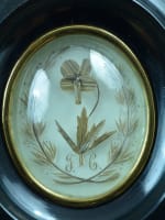 Ancien reliquaire travail de cheveux fleur MOURNING HAIR SOUVENIR patronyme - Miniature 1