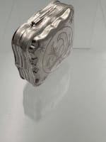 Ancienne boite pillule argent massif oiseaux gravé Pays-Bas Cornelis Hooijkaas - Miniature 2