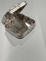 Ancienne boite pillule argent massif oiseaux gravé Pays-Bas Cornelis Hooijkaas - Miniature 3