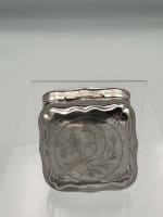 Ancienne boite pillule argent massif oiseaux gravé Pays-Bas Cornelis Hooijkaas - Miniature 4