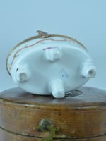 Charmant boite porcelaine au chinois signée L C monture laiton violon - Miniature 6