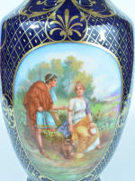 Grand vase ancien porcelaine Limoges Château des Étoiles scène galante Antique - Miniature 5