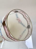 Ancien verre gobelet calice en opaline blanche XIXe peint doré - Miniature 5