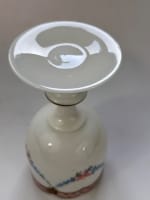 Ancien verre gobelet calice en opaline blanche XIXe peint doré - Miniature 6