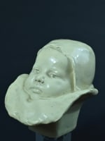 Ancien portrait de bébé à la collerette Jean Carriès art nouveau enfant 1900 - Miniature 4