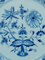 Ancienne assiette / plat Meissen porcelaine blanc bleu décor aux oignons - Miniature 4