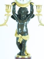 Ancienne pendule signée Henry Dasson bronze doré porphyre amour ange 2 bougeoirs - Miniature 3