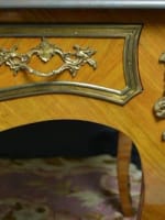 Ancien bureau plat ministre Charles Cressent Louis XV bronze doré espagnolettes - Miniature 5