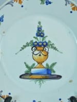 Ancienne assiette en faïence de Nevers 18ème grand vase bouquet fleuris tertre - Miniature 2