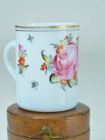 Ancienne tasse à anse / tasse à lait fin XVIIIe opaline décor floral peint rare - Miniature 3